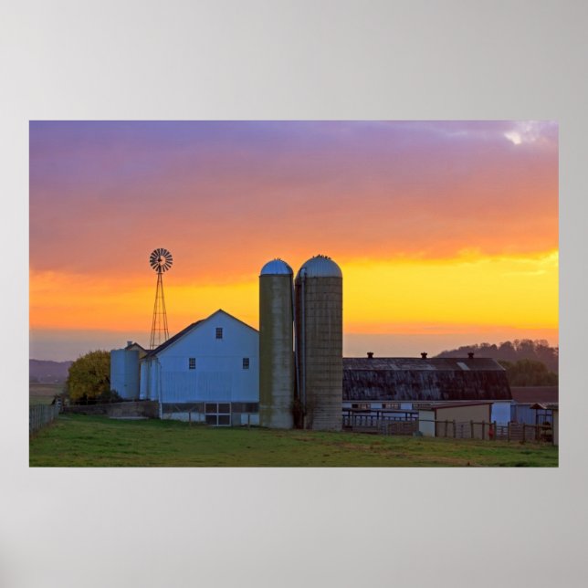 Amish Farm bei Sonnenaufgang Poster (Vorne)