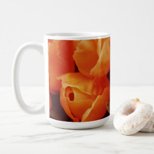 Amma ~ Ein Array von Orange Tulips Kaffeetasse