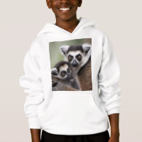 **"Amour de la mère : Mummy and Baby Lemur Cuddlin