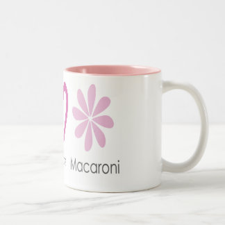 Amour de paix et tasse de macaronis