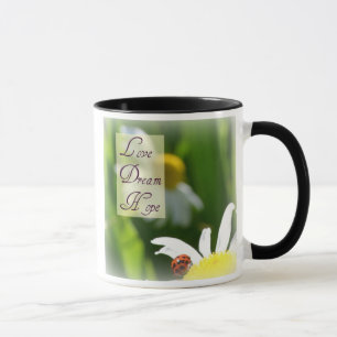 Amour, rêve, tasse de café de coccinelle d'espoi