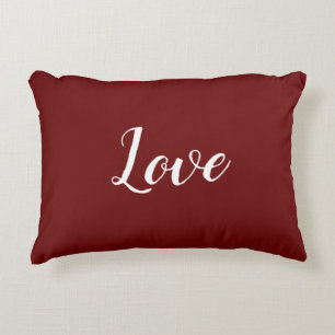 "Amour" sur un Coussin à accents rouges assez pro
