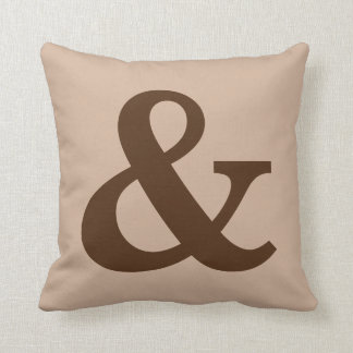 Ampersand "&" Accent Throw Kissen