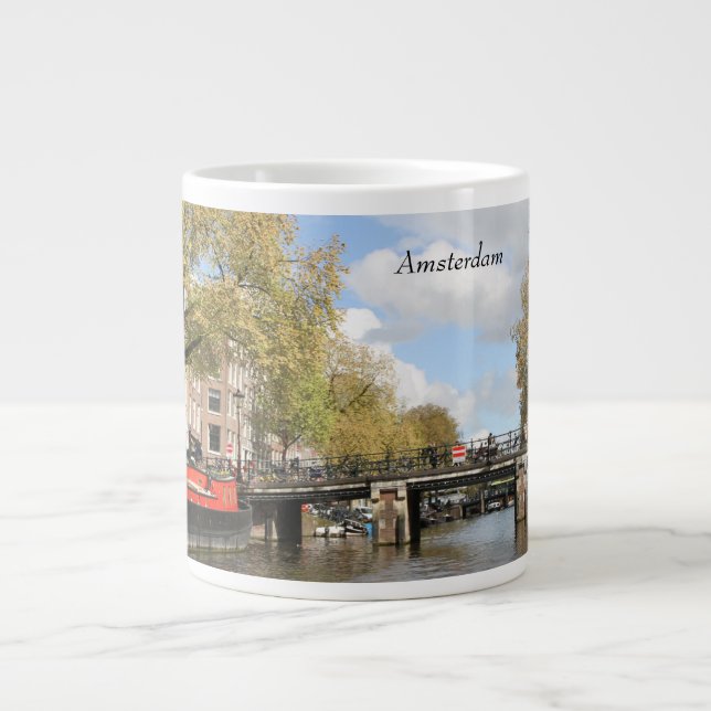 Amsterdam, Kanal, Brücke, Houseboat, Kirchenspitze Jumbo-Tasse (Vorderseite)