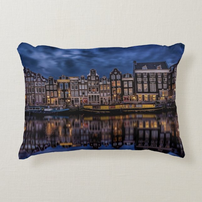 Amsterdam mit Kanälen in Dusk Dekokissen (Vorderseite)
