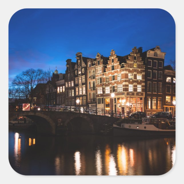 Amsterdamer Kanalhäuser nachts Quadratischer Aufkleber (Vorderseite)