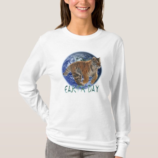 Amur Tiger Cub & Planet Earth Day Wildlife Shirt (Vorderseite)