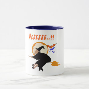Amusante tasse d'halloween sur la sorcière balai b