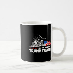 An Bord der Trump-Bahn 2024 die amerikanische Flag Kaffeetasse