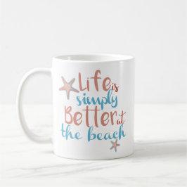 An der Tasse am Strand ist das Leben einfach besse