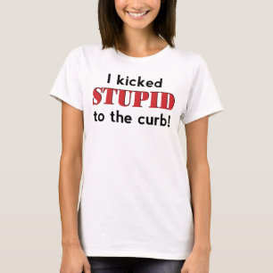 An die Krümmung gekickt T-Shirt
