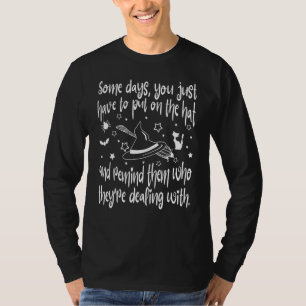 An manchen Tagen muss man den Halloween-Hut aufset T-Shirt