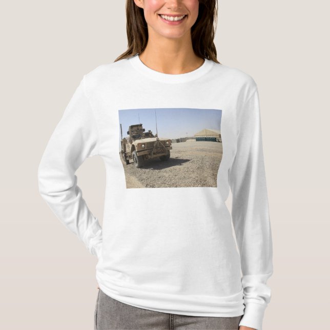An Oshkosh M-ATV 2 T-Shirt (Vorderseite)