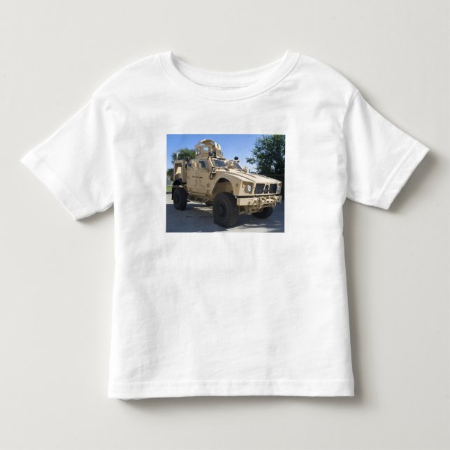 An Oshkosh M-ATV Kleinkind T-shirt (Vorderseite)