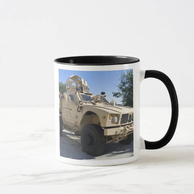 An Oshkosh M-ATV Tasse (Rechts)
