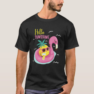 Ananas auf einem aufblasbaren Flamingo - Sommerkör T-Shirt