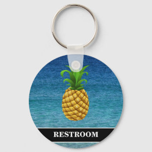 Ananas auf Ozean-HintergrundRestroom Schlüsselanhänger
