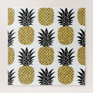 Ananas aus Gold: Von Hand Gezeichnet Weiß nahtlos.
