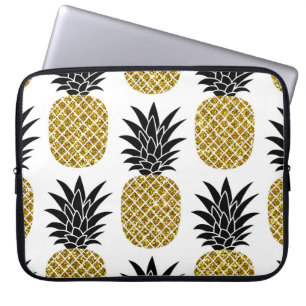 Ananas aus Gold: Von Hand Gezeichnet Weiß nahtlos. Laptopschutzhülle