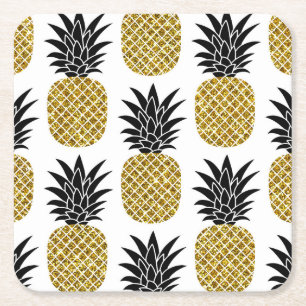 Ananas aus Gold: Von Hand Gezeichnet Weiß nahtlos. Rechteckiger Pappuntersetzer