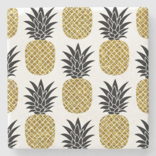 Ananas aus Gold: Von Hand Gezeichnet Weiß nahtlos. Steinuntersetzer
