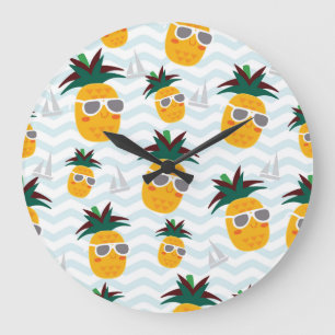 Ananas, Boot: niedliches Ozeanmuster. Große Wanduhr