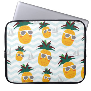 Ananas, Boot: niedliches Ozeanmuster. Laptopschutzhülle