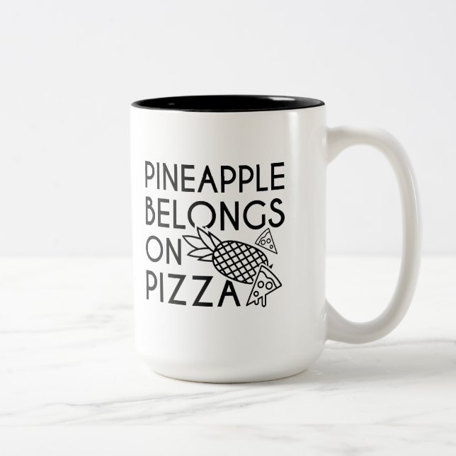 Ananas gehört auf Pizza Zweifarbige Tasse (Rechts)