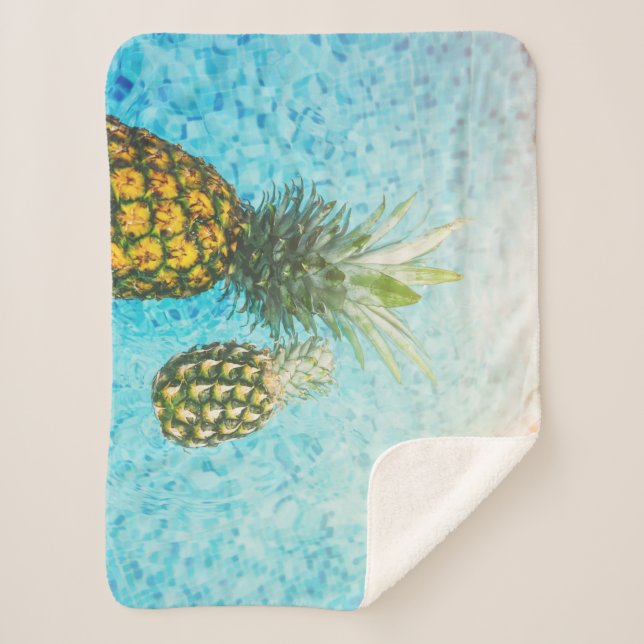 Ananas im Pool Sommerzeit Sherpadecke (Vorderseite)