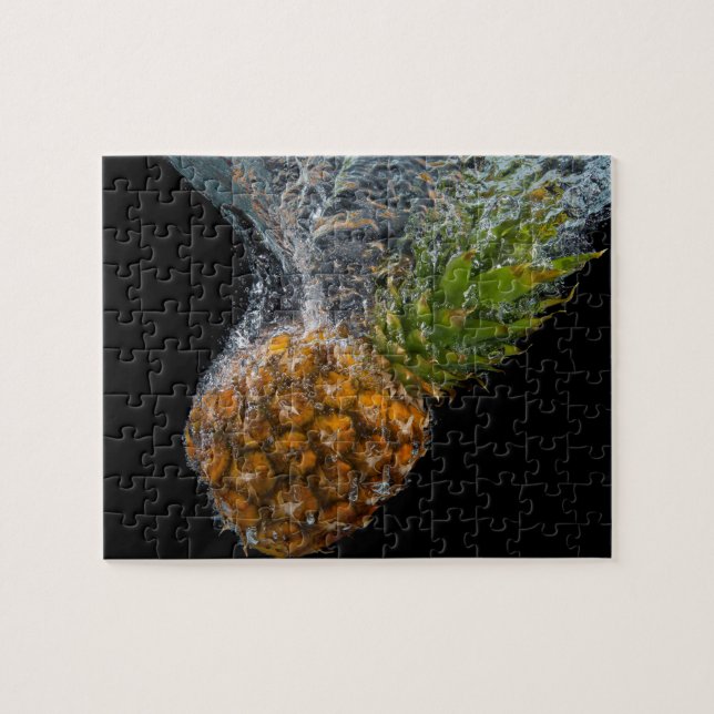 Ananas im Wasser (Horizontal)