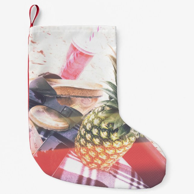 Ananas neben Telefon und Lautsprecher Kleiner Weihnachtsstrumpf (Vorderseite)