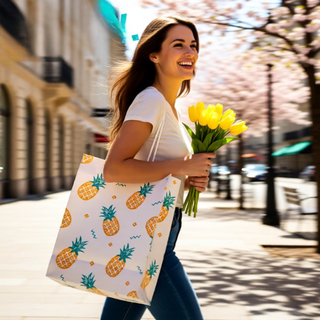 Ananas pastellorange mittlere geschenktüte (Playful Pineapple Pattern – Tropical Summer Medium Gift Bag)