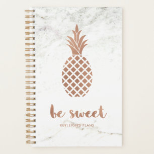 Ananas rose rose sur Marbre blanc Sois sucré