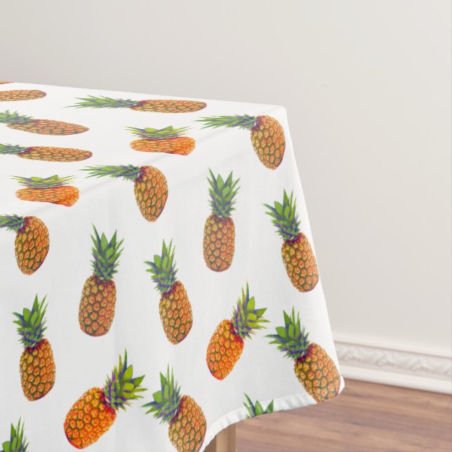 Ananas sur nappe blanche (In Situ)