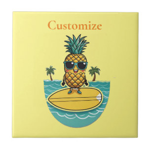 Ananas-Surfer fährt eine Welle Thunder_Cove Fliese