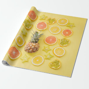 Ananas, umgeben von Zitrusfrüchten Geschenkpapier