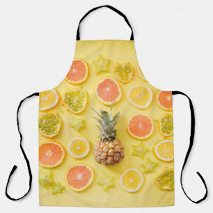 Ananas, umgeben von Zitrusfrüchten Schürze