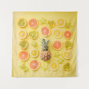 Ananas, umgeben von Zitrusfrüchten Wandteppich