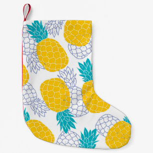Ananas weißer Hintergrund, nahtloses Muster. Kleiner Weihnachtsstrumpf