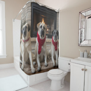 Anatolischer Hirtenhund am Kamin Weihnachten Duschvorhang