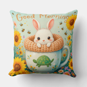 Anbetungswürdiger Hase in Tasse umgeben von Sonnen Kissen