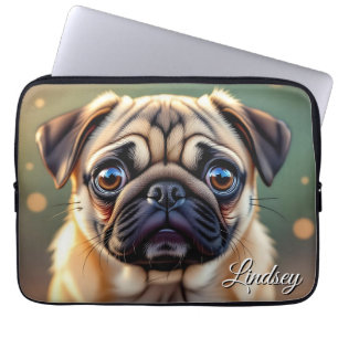 Anbetungswürdiger Pug Nahaufnahme Süßer Hund Per Laptopschutzhülle