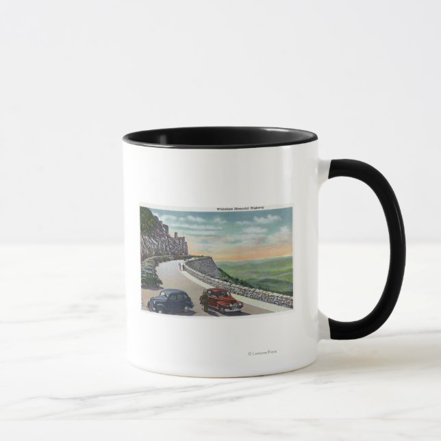 Anblick alter Autos auf Whiteface Memorial Hwy Tasse (Rechts)