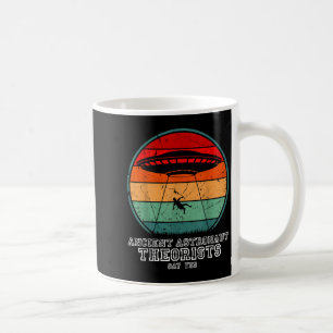 Ancient Astronaut Theorists sagen Yes Spaceship Al Kaffeetasse