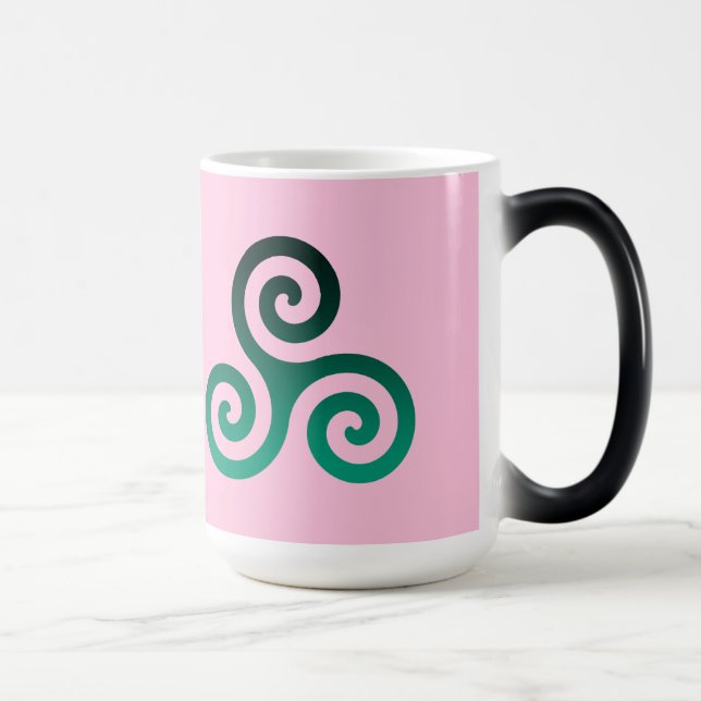 Ancient Green Triskele Pastel Pink Verwandlungstasse (Rechts)