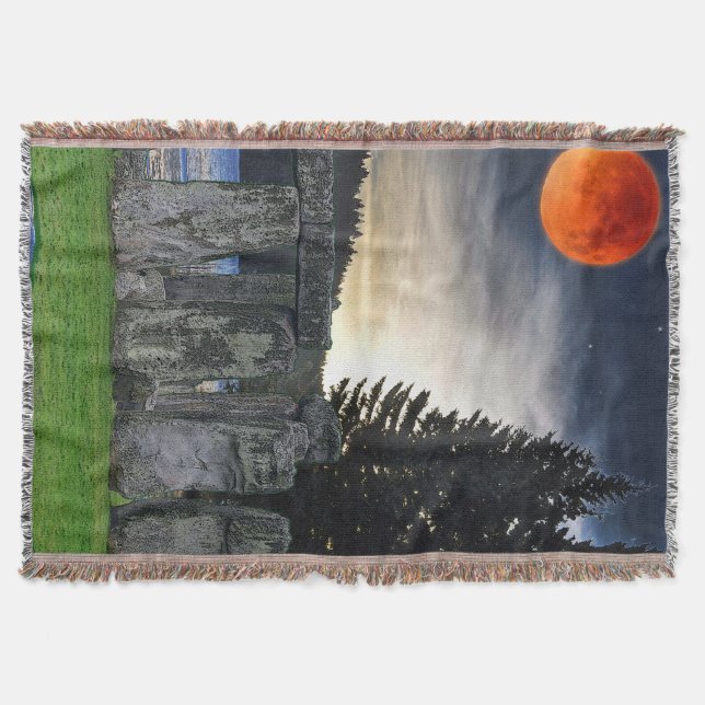 Ancient Stonehenge & Mystical Red Full Moon Decke (Vorderseite)