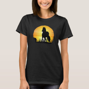 Andalusier-Silhouette eines Pferdes bei Sonnenunte T-Shirt