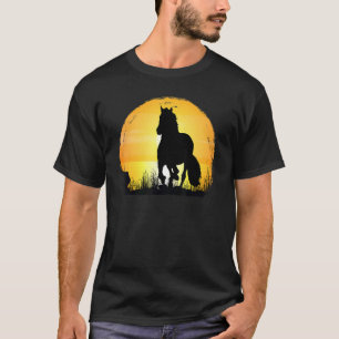Andalusier Silhouette eines Pferdes bei Sonnenunte T-Shirt
