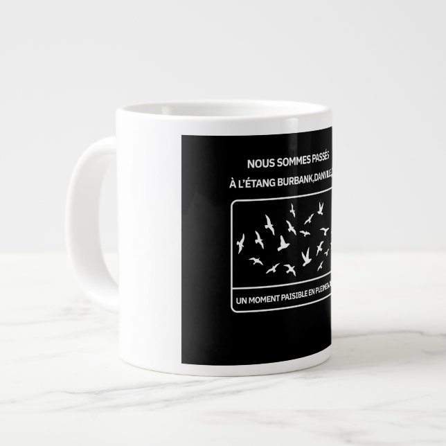 Andenken-Tasse – Burbank-Teich, Danville QC | Mome Jumbo-Tasse (Vorderseite Links)