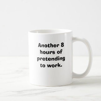 Andere 8 Stunden des Vortäuschens zu arbeiten Kaffeetasse